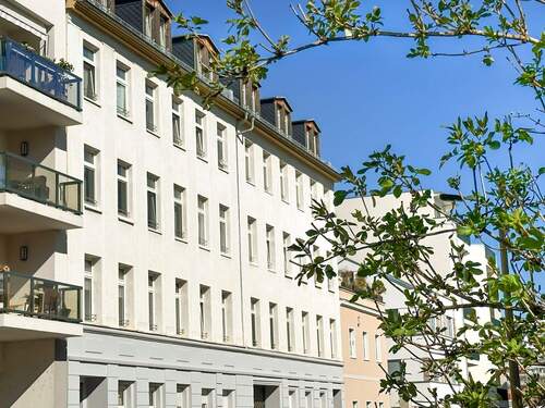 Blick zum schönen Altbau - 5 Zimmer Etagenwohnung zum Kaufen in Leipzig