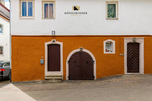  - im Neuen Gewand! - 8 Zimmer Mehrfamilienhaus, Wohnhaus zum Kaufen in Ditzingen / Hirschlanden
