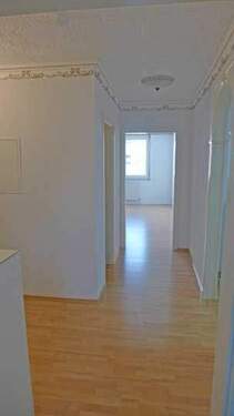 M204_Flur_zu_Abstellraum_und_Schlafraum.jpg - 