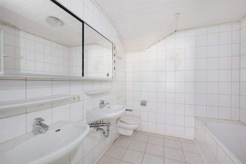 Haus rechts: Bad OG - 