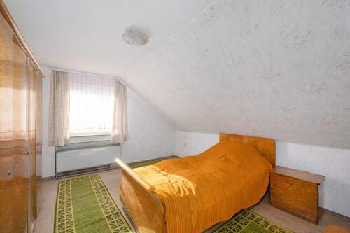 Haus links: Schlafzimmer DG - 