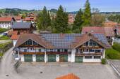 Blick auf das Gebäude - Mehrfamilienhaus, Wohnhaus mit 627,00 m&sup2; in Lechbruck zum Kaufen
