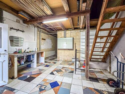 Ehemaliger Schopf als Lagerfläche - 