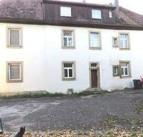 Preisgünstig - Teilsanierte 4-Zimmer Wohnung mit Gartenanteil zentral in Rot am See