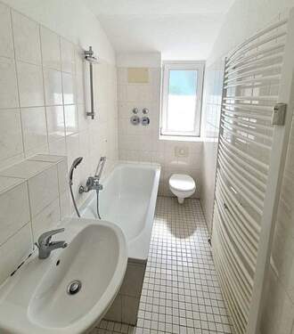 Bad - Etagenwohnung mit 48,60 m&sup2; in Chemnitz zur Miete