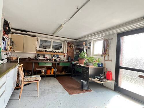 Werkstatt im UG mit Zugang in den Garten - 