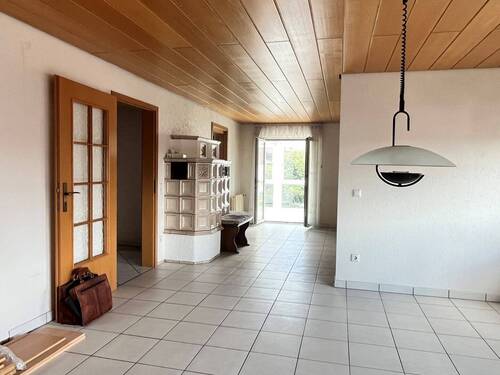 Wohnen/Essen mit Kachelofen im DG - 