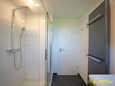 Mit großer Dusche - 