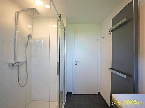 Mit großer Dusche - 