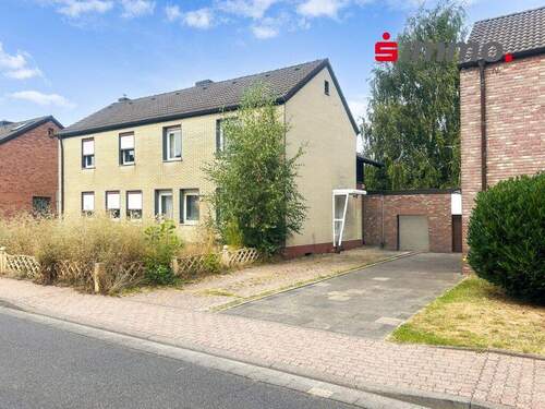 Front - Modernisierungsbedürftiges EFH mit Garten und Garage