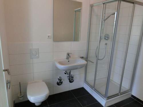 Dusche - WC.JPG - Etagenwohnung mit 25,30 m² in Erlangen zur Miete