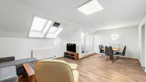 Wohnzimmer 2 - Freundliche Zwei-Zimmer-Wohnung mit Balkon und klarer Raumstruktur