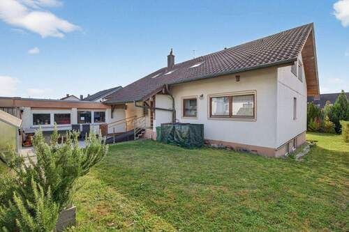 Außenansicht - 9 Zimmer Mehrfamilienhaus, Wohnhaus zum Kaufen in Königsbach-Stein