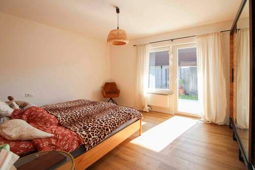 Schlafzimmer_EG - Mehrfamilienhaus, Wohnhaus in Wolfschlugen zum Kaufen