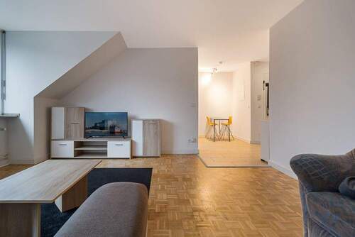 Großzügiges Wohnzimmer - 2 Zimmer Etagenwohnung zum Kaufen in Hamburg