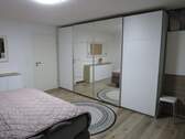 Schlafzimmer mit Einbauschrank - 