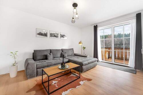 Wohn-Ess-Kochbereich - 2-Zimmer-Wohnung mit Ostbalkon & Tiefgarage - ruhig wohnen mit Weitblick!