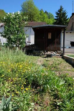 kleine Grünfläche angrenzend an Garage - 