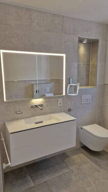 eingebauter Spiegelschrank - 