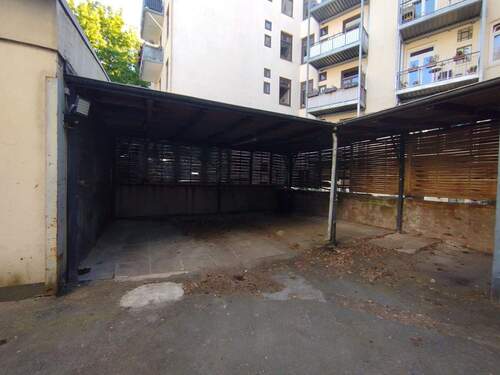 Carport zum Hinterhaus - 