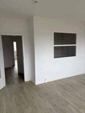 Wohnzimmer - 4 Zimmer Etagenwohnung in Neubrandenburg