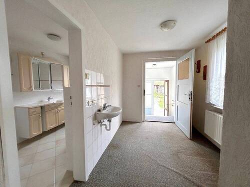 Küche mit Zugang zum Bad - 