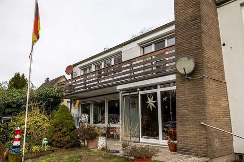 Terrasse - 7 Zimmer Mehrfamilienhaus, Wohnhaus zum Kaufen in Delmenhorst