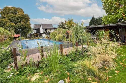 Garten mit Salzwasserpool - 