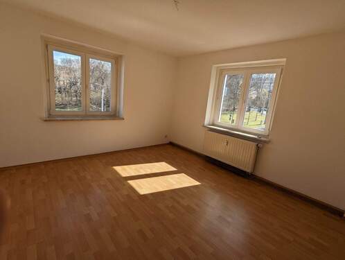 Wohnzimmer - 2 Zimmer Etagenwohnung zur Miete in Plauen