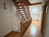 Flur / Treppenaufgang - 