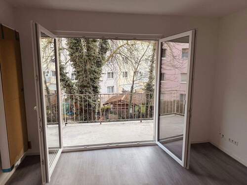 Wohnzimmer / Balkon - Zentral und ruhig im Ehrenfeld - 3,5 ZKDB mit Balkon. Provisionsfrei direkt vom Eigentümer