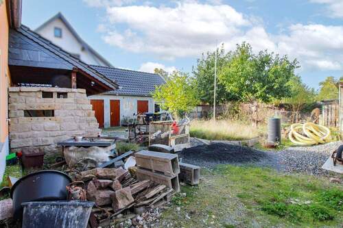 Garten mit Blick zum Nebengelass - 