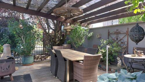 überdachte Terrasse im Garten - 