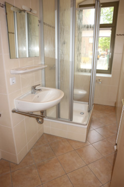 Badezimmer - INKL neuer EBK !! Bad mit Fenster und Dusche sep. Küche u.v.m.