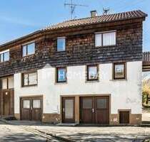 Freistehendes Einfamilienhaus in Hanglage mit Geschichte und Charakter - Bad Urach Hengen