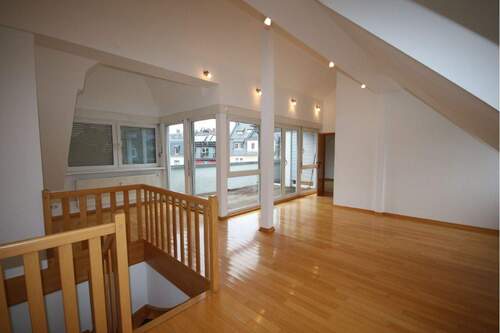 Dachstudio Bild 1 - Tolle 5-Zi. Altbau - Maisonette - Wohnung in Ffm., Bornheim, neue EBK, 2 Bäder, gr. Balkon, Parkett.