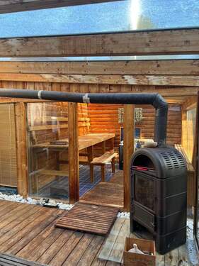 Wellnessbereich mit Jacuzzi - 