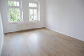 Wohnzimmer - Modernes Laminat - Bad mit Fenster - West Balkon - 1. OG !