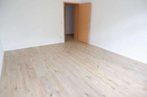 Wohnzimmer - 2 Zimmer Etagenwohnung in Chemnitz