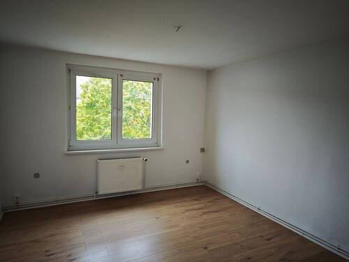 Wohnzimmer - 3 Zimmer Etagenwohnung zur Miete in Regis-Breitingen