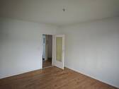 Wohnzimmer - 3 Zimmer Etagenwohnung in Regis-Breitingen