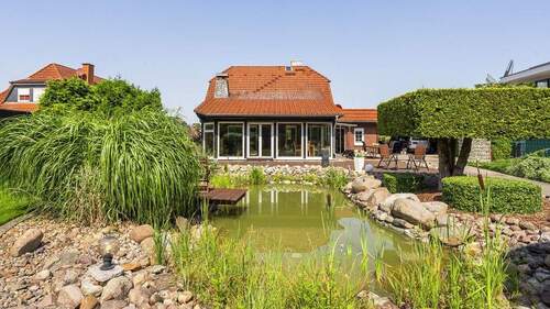 Gartenblick - Modern wohnen am Waldrand: Photovoltaik, Teich & Privatsphäre! Provisionsfrei!