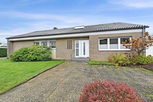 Hausansicht - 8 Zimmer Einfamilienhaus in Kaarst