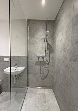 Begehbare Dusche - 2 Zimmer Etagenwohnung in Mannheim