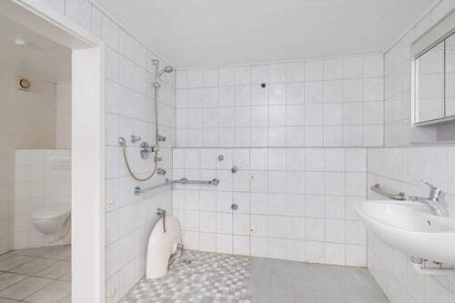 Badezimmer EG - 5 Zimmer Doppelhaushälfte in Bad Wildbad