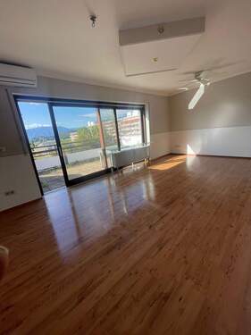 Wohnzimmer - 2 Zimmer Etagenwohnung in Ainring