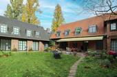 Rückansicht Wohnhaus mit Gästehause oder Büroeinheit - 