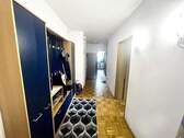 Flur mit Garderobenbereich - 