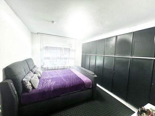 Schlafzimmer mit Einbauschrank - 