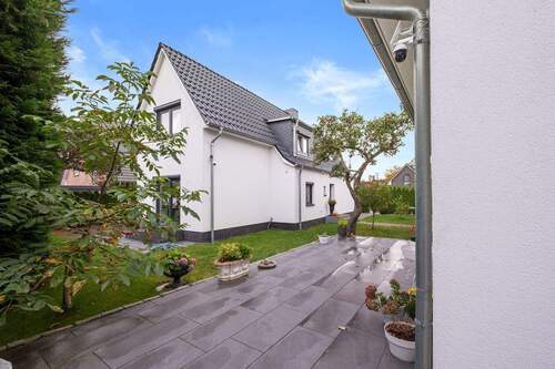 Rückansicht - Stilvoll saniertes Einfamilienhaus mit Anbau, großzügigem Grundstück in Norderstedt Friedrichsgabe